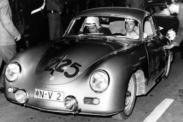 356 се развива през годините, докато печели слава със своята простота, производителност и качество. Основната концепция на четирицилиндров боксер двигател е подобрена. Така през 1955 година той вече предлага пет различни мощности.100-те коня на 356 A 1500 GS Carrera е максималната.